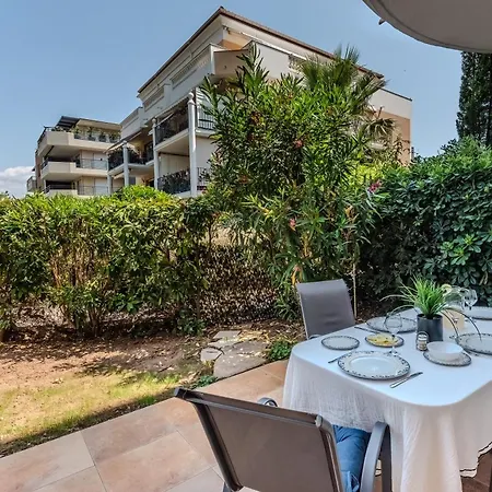 Raphael 4 Etoiles Neuf En Rez De Jardin Privatif