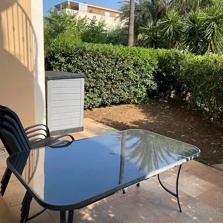 Raphael 4 Etoiles Neuf En Rez De Jardin Privatif